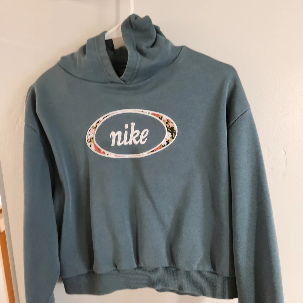 Nike Floral Logo Cropped Hoodie Women's Small Blue